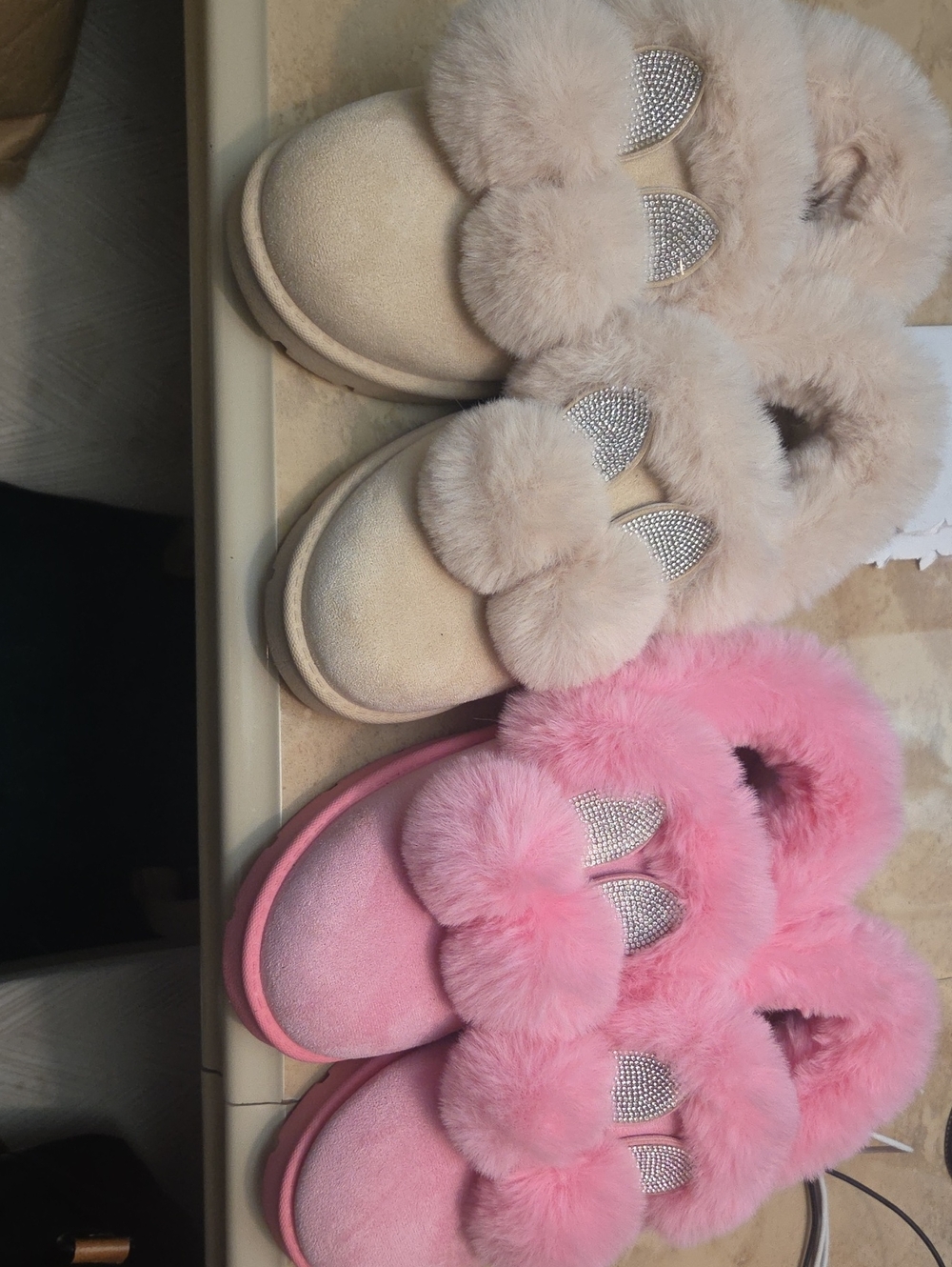 Rouge Helium Plush Slip-On Shearling in Light Cream And Pink Bundle